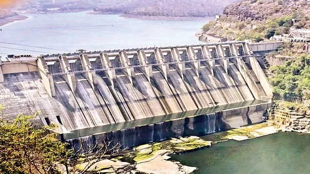 కనిష్ఠంగా శ్రీశైలం డ్యామ్ నీటిమట్టం