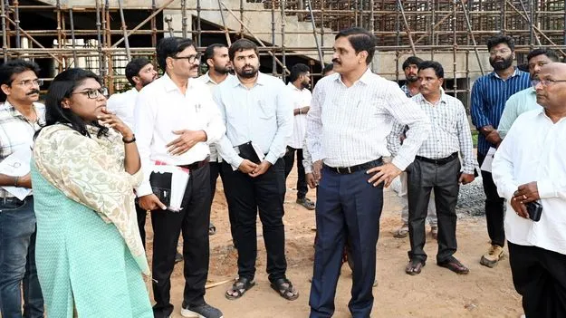 ప్రభుత్వాసుపత్రిలో మెరుగైన సేవలందించండి