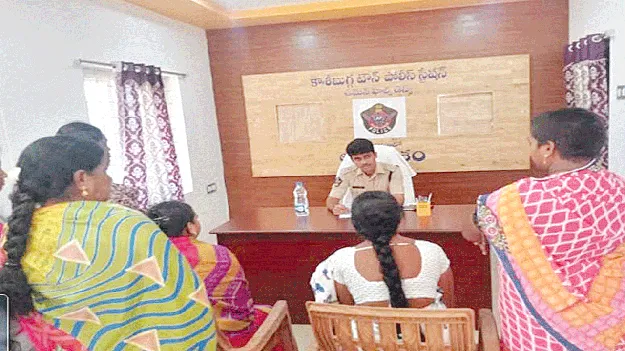 ఫిర్యాదుల పరిష్కారానికి కృషి: ఎస్పీ