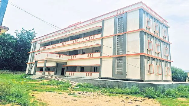 రెండు ఆశ్రమాలకు వసతి