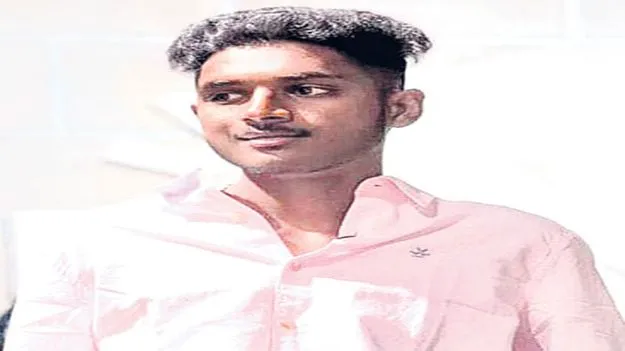 నర్సీపట్నంలో యువకుడి దారుణ హత్య