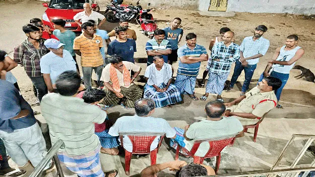 తీరంలో అప్రమత్తంగా ఉండాలి
