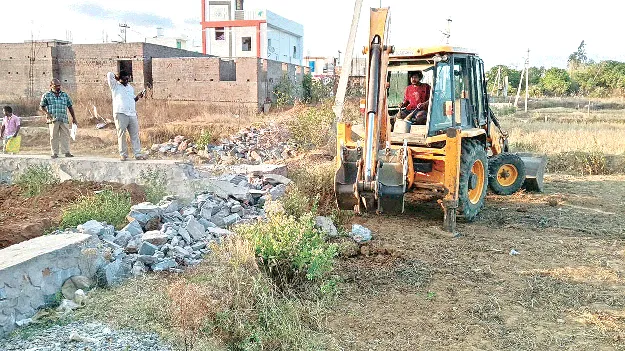 ‘జగతిమెట’్ట అక్రమాలపై రెవెన్యూ కొరడా