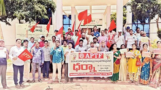 ‘విద్యారంగ సంస్కరణలతో గందరగోళం’