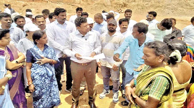 పేదల భూములను లాక్కున్నారు