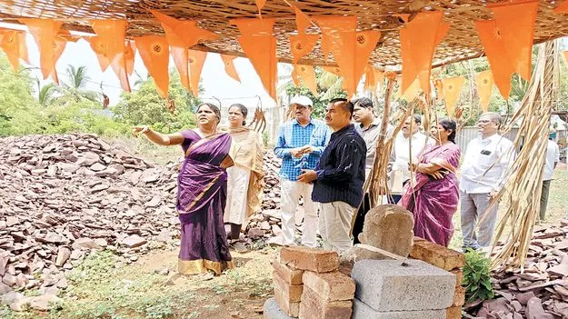 స్థలాలు ఆక్రమించిన వారిపై కేసులు