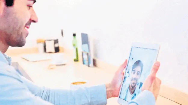 ముఖ హాజరులో అక్రమాలు 