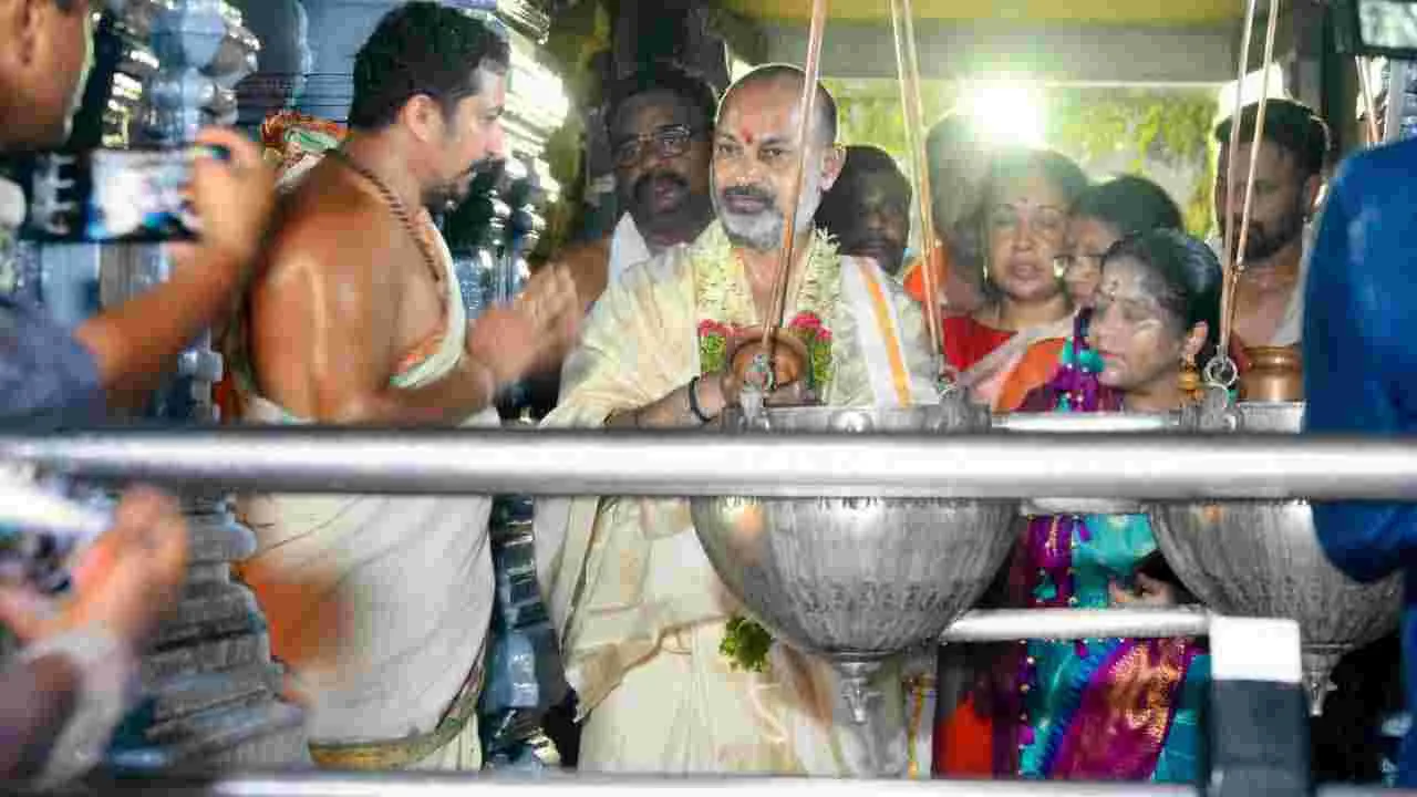 Bandi Sanjay: అందాల పోటీలపై ఉన్న శ్రద్ద సరస్వతి పుష్కరాలపై లేదా.. రేవంత్ ప్రభుత్వంపై కేంద్రమంత్రి ప్రశ్నల వర్షం
