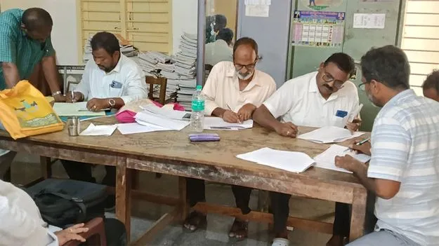 ఉపాధ్యాయ ఖాళీలు ఏడు వేలు...!?