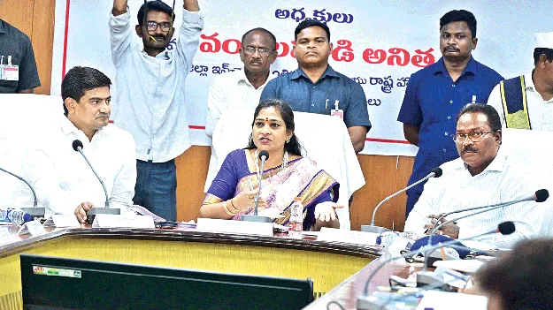 అధికారులూ పనితీరు మార్చుకోండి