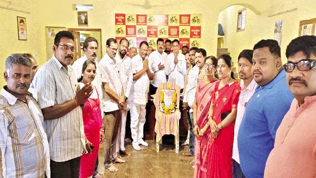 ఆదర్శనీయుడు జ్యోతిబా పూలే