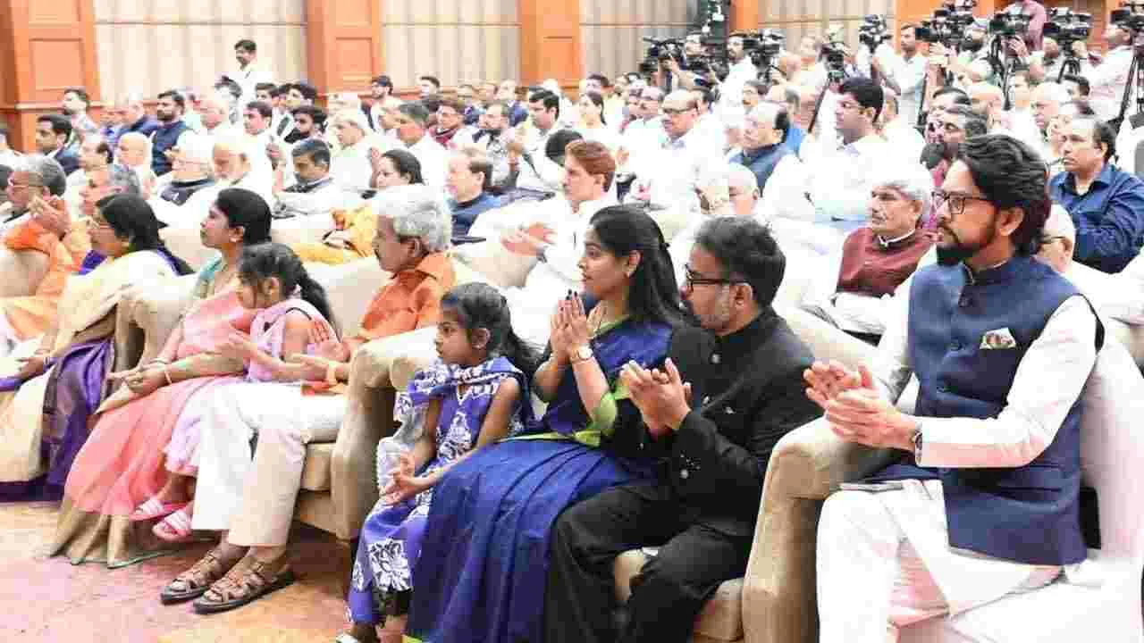 గవర్నర్ బండారు దత్తాత్రేయ జనతా కీ కహాని మేరీ ఆత్మకథ పుస్తక ఆవిష్కరణ