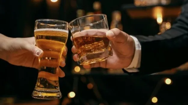 Beer And Whisky: బీరు, విస్కీ కలిపితే ఏమవుతుందో తెలుసా..