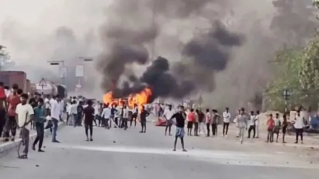 West Bengal Waqf protests: వక్ఫ్ విధ్వంసం.. ముగ్గురు మృతి.. 150 మంది అరెస్ట్