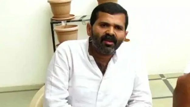 YCP Leader: టీడీపీ ఎమ్మెల్యేపై ఆరోపణలు.. వైసీపీ నేతపై కేసు నమోదు