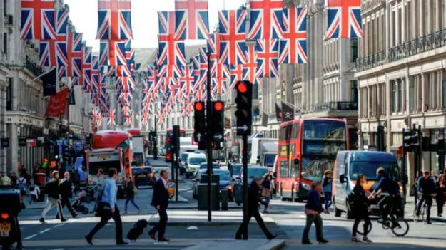 Britain:  ఉద్యోగాలు, చదువులకు సంబంధించి నియమాలను మార్చిన బ్రిటన్‌..