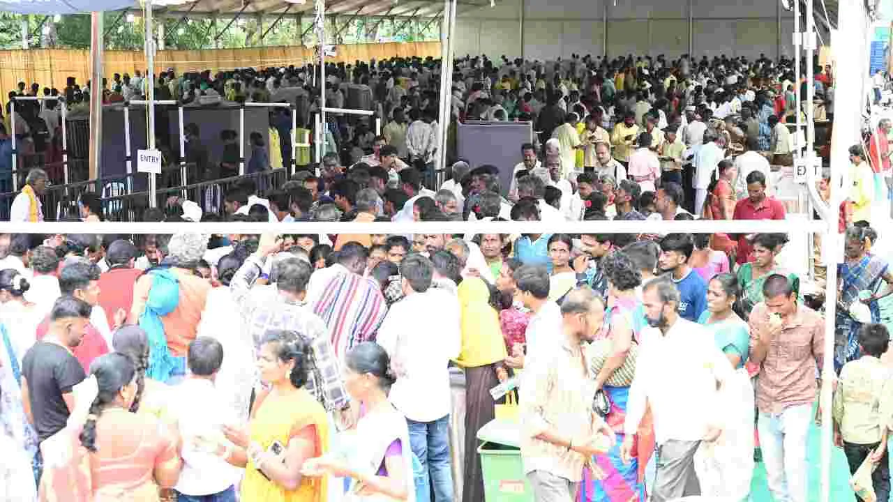 చంద్రబాబు గృహప్రవేశం.. కుప్పంలో జన సందడి..