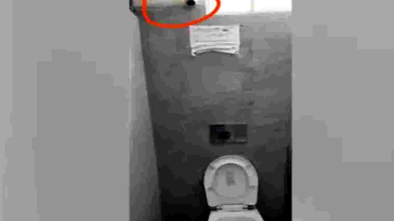 Bathroom Funny Photo: బాత్‌రూమ్‌లో సీసీ కెమెరా.. దాని కింద ఏం రాశారో చూస్తే నవ్వు ఆపుకోలేరు.. 