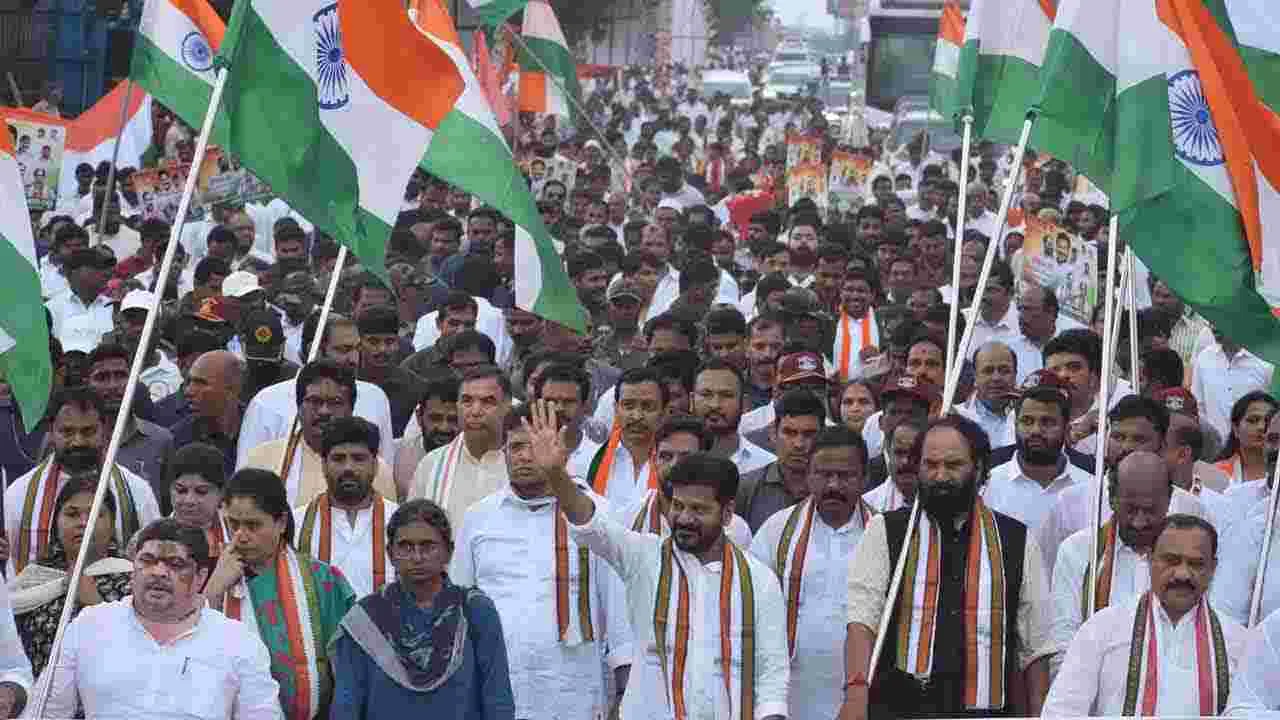 CM Revanth Reddy: మేడ్చల్ జిల్లాలో జై హింద్ యాత్రలో పాల్గొన్న సీఎం రేవంత్రెడ్డి