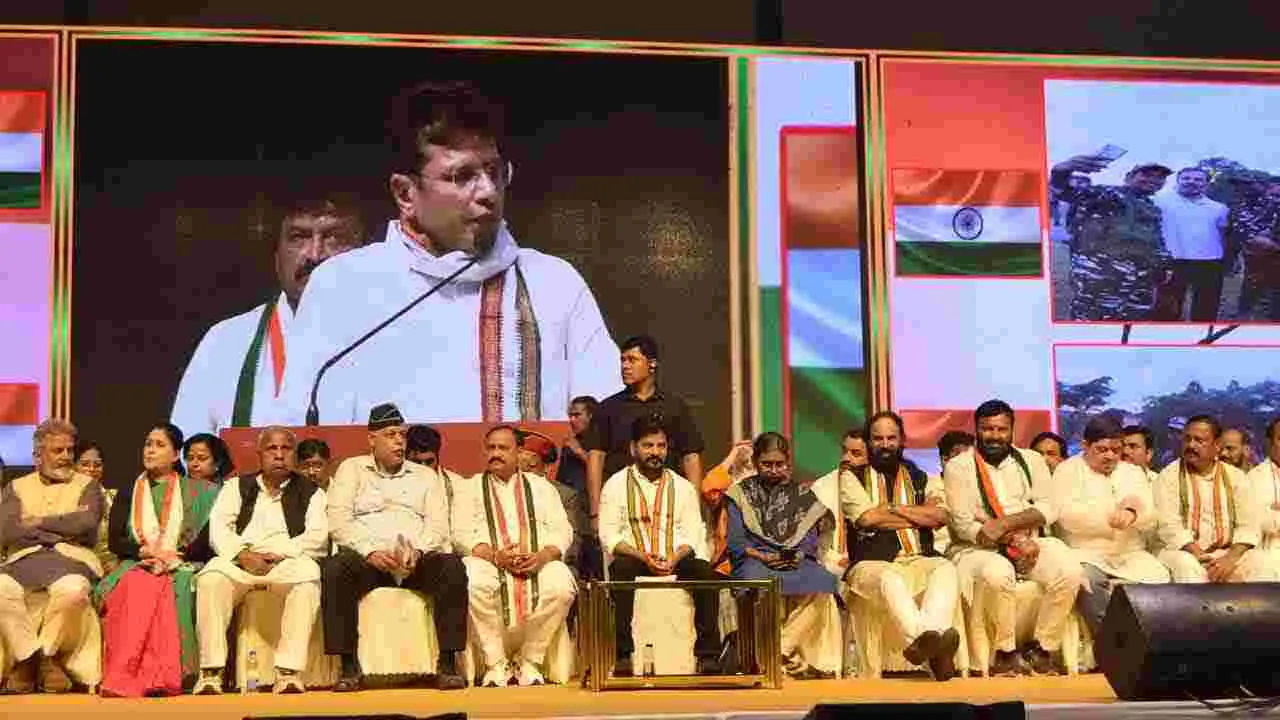 CM Revanth Reddy: మేడ్చల్ జిల్లాలో జై హింద్ యాత్రలో పాల్గొన్న సీఎం రేవంత్రెడ్డి