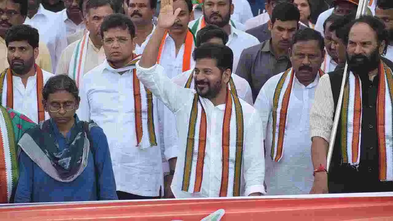 CM Revanth Reddy: మేడ్చల్ జిల్లాలో జై హింద్ యాత్రలో పాల్గొన్న సీఎం రేవంత్రెడ్డి