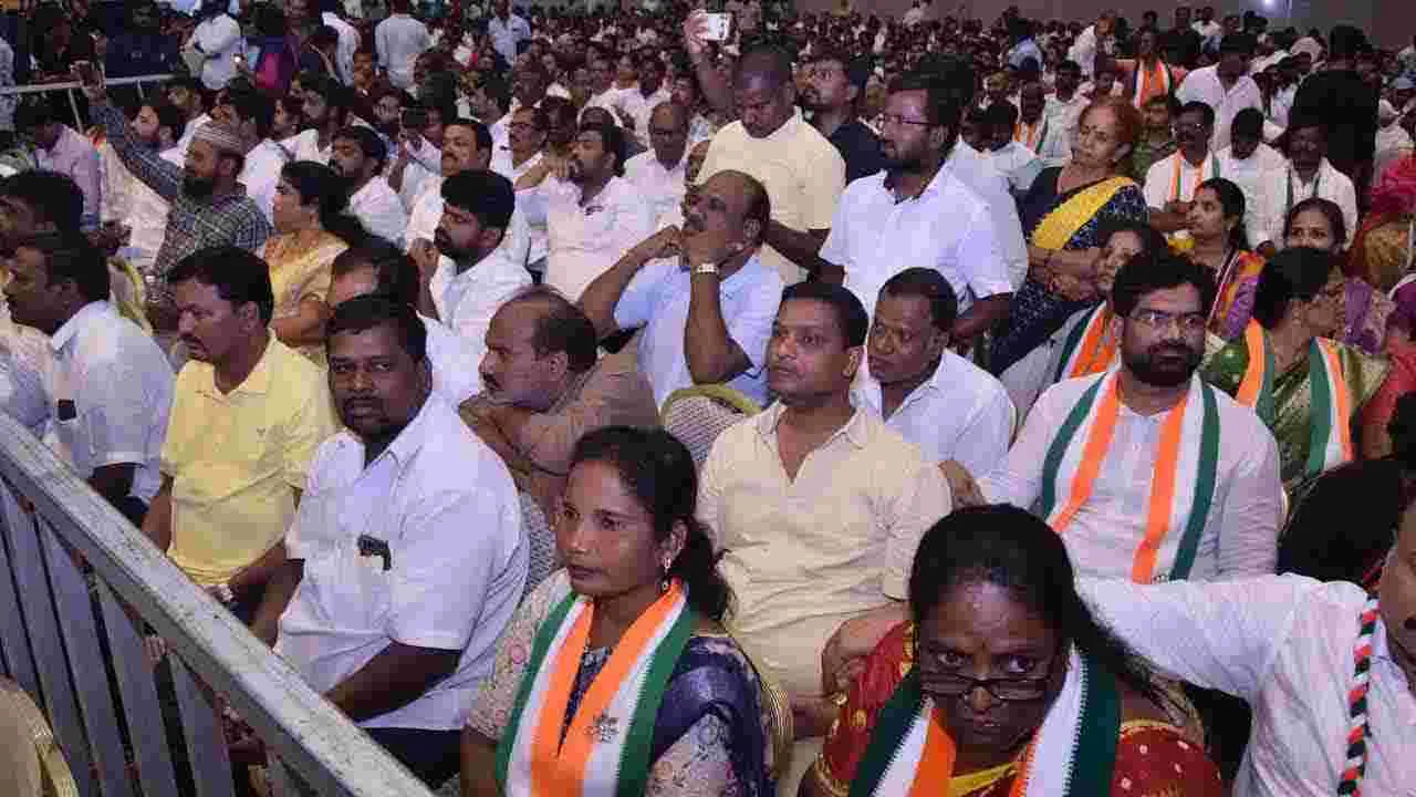 CM Revanth Reddy: మేడ్చల్ జిల్లాలో జై హింద్ యాత్రలో పాల్గొన్న సీఎం రేవంత్రెడ్డి