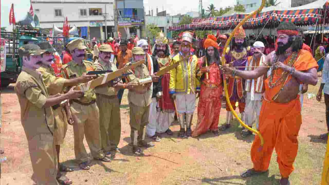 మే డే ర్యాలీలో పాల్గొన్న సీపీఐ నేత నారాయణ 