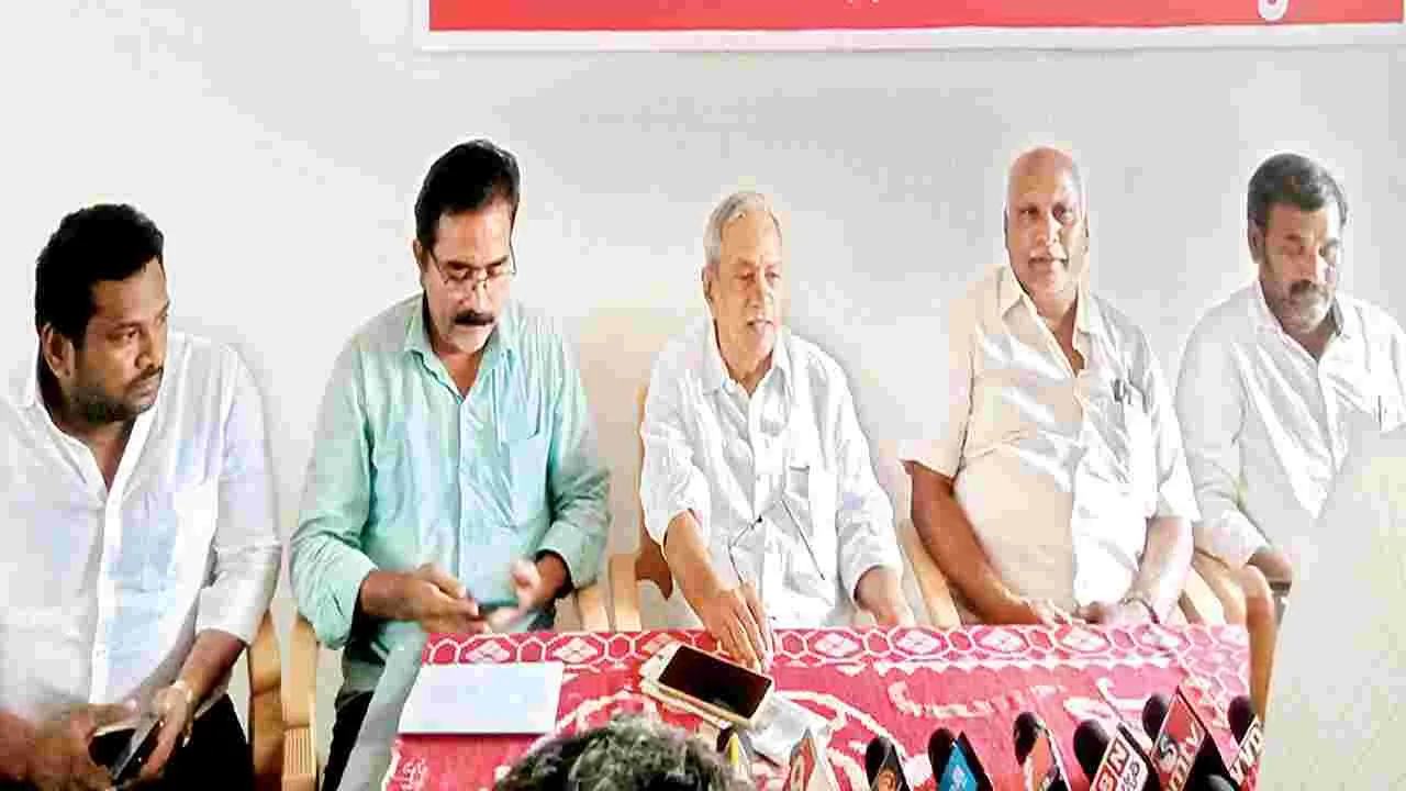 అవకాశవాద రాజకీయాలతో ప్రజలపై భారం