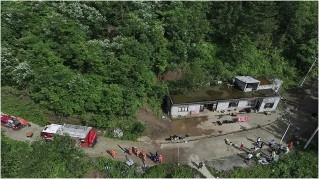 China: ఘోర ప్రమాదం.. 4 మృతి..17 మందికి గాయాలు..