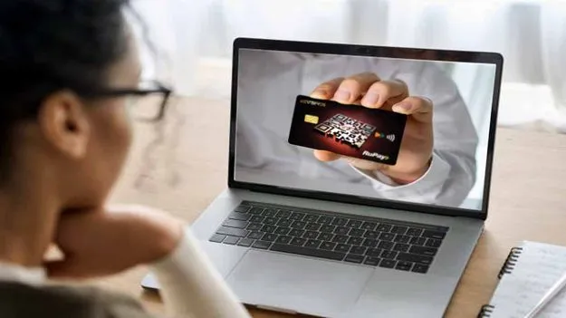 Credit Card: క్రెడిట్ కార్డ్ వాడుకోమంటూ మహిళకు బంపరాఫర్.. అతడి కండీషన్ తెలుసుకుని  ఏం చేసిందంటే.. 