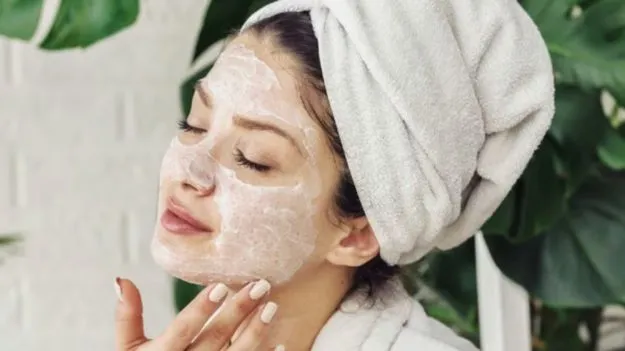 Curd Beauty Benefits: ముఖానికి పెరుగు రాయడం వల్ల 10 అద్భుతమైన ప్రయోజనాలు..