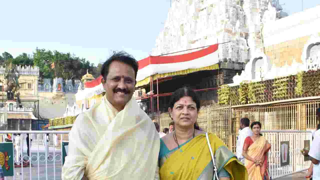 Tirumala Visit: శీవారి సేవలో తెలంగాణ హైకోర్టు న్యాయమూర్తి 