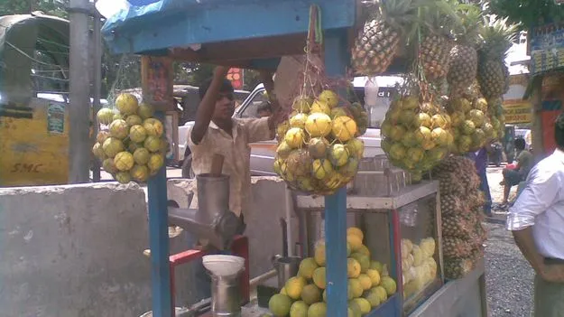 Health Tips on Juice: రోడ్డు పక్కన జ్యూస్ తాగుతున్నారా.. ఈ విషయాలు తెలిస్తే షాక్ అవుతారు..