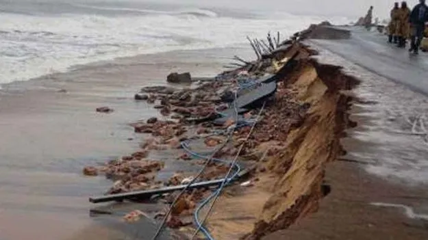 Cyclonic winds: కరెంటు సరఫరాకు అంతరాయం.. 