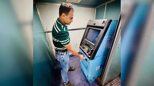 ATM services: ఇకపై రైళ్లలోనూ ఏటీఎం సేవలు