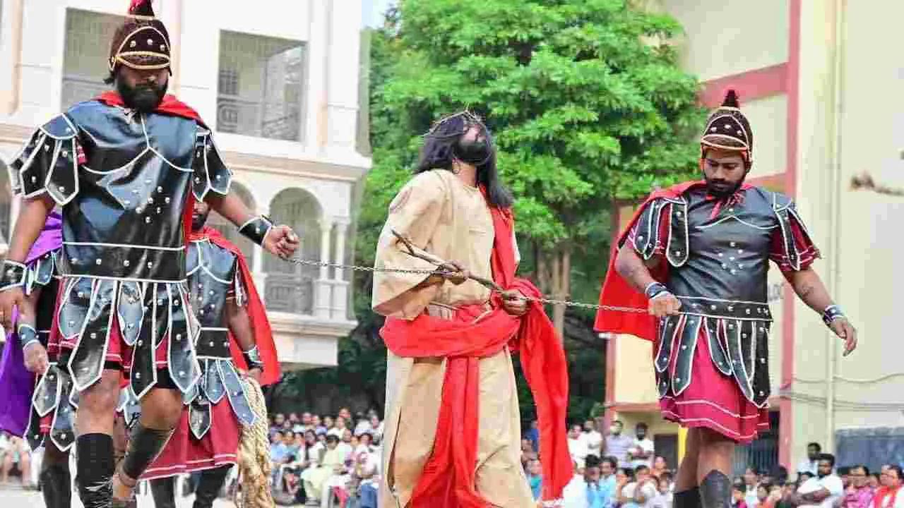 Good Friday: భక్తి శ్రద్ధలతో గుడ్ఫ్రైడే వేడుకలు.. చర్చిల్లో ప్రత్యేక ప్రార్థనలు