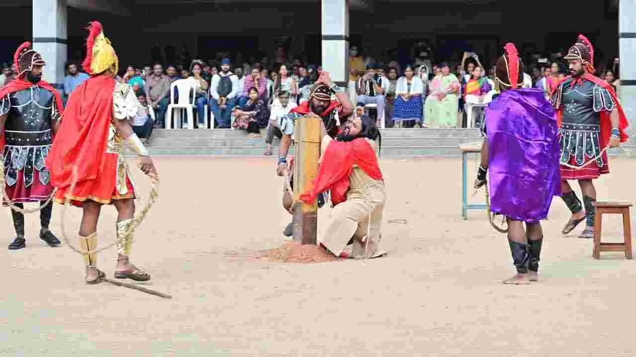 Good Friday: భక్తి శ్రద్ధలతో గుడ్ఫ్రైడే వేడుకలు.. చర్చిల్లో ప్రత్యేక ప్రార్థనలు