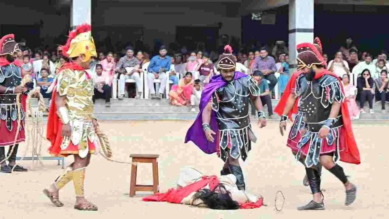 Good Friday: భక్తి శ్రద్ధలతో గుడ్ఫ్రైడే వేడుకలు.. చర్చిల్లో ప్రత్యేక ప్రార్థనలు