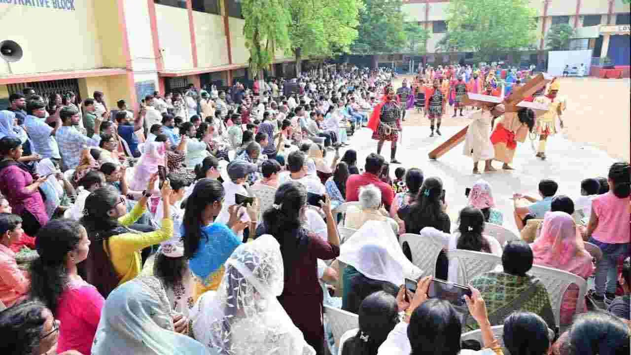 Good Friday: భక్తి శ్రద్ధలతో గుడ్ఫ్రైడే వేడుకలు.. చర్చిల్లో ప్రత్యేక ప్రార్థనలు