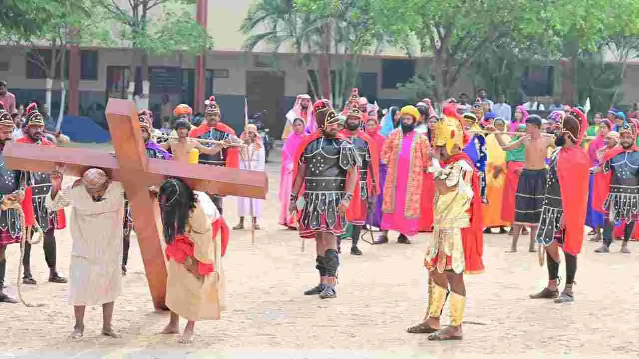 Good Friday: భక్తి శ్రద్ధలతో గుడ్ఫ్రైడే వేడుకలు.. చర్చిల్లో ప్రత్యేక ప్రార్థనలు