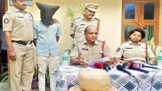 5 కేజీల గంజాయి పట్టివేత