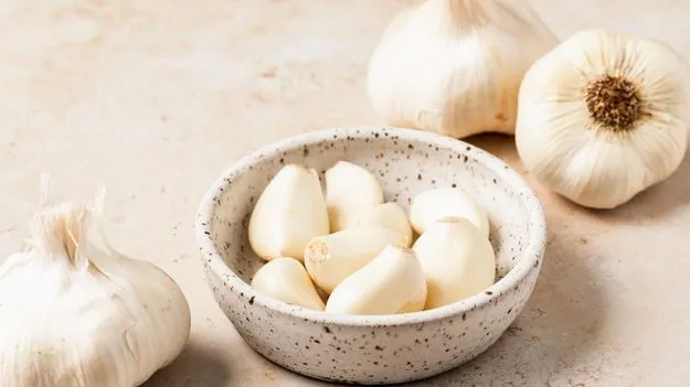 Garlic: పడుకునే ముందు వెల్లుల్లి తింటే ఏం జరుగుతుంది..