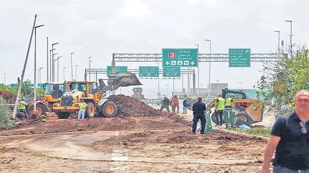 Air India: టెల్‌అవీవ్‌ విమానాశ్రయ సమీపంలో క్షిపణి దాడి