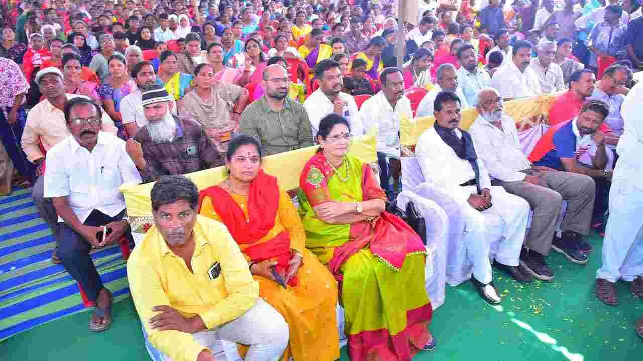 Balakrishna:హిందూపురంలో ఇళ్ల పట్టాల పంపిణీ.. పాల్గొన్న నందమూరి బాలకృష్ణ