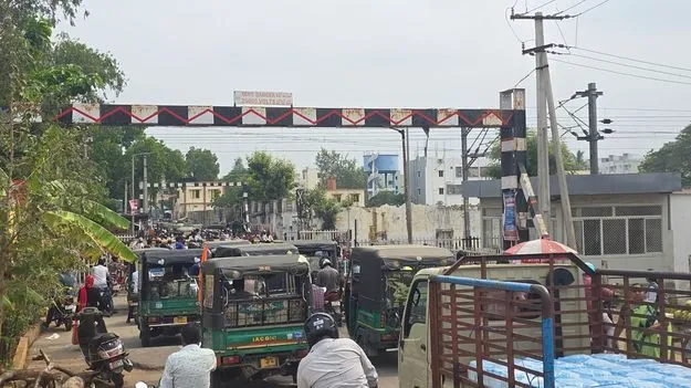 గేటు పడితే అంతే..!