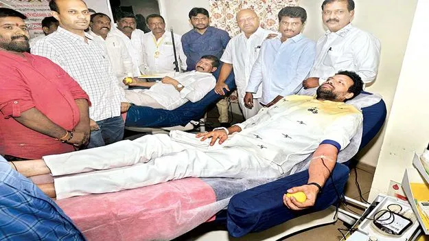 సీఎం చంద్రబాబును చూసి ఎంతో నేర్చుకోవాలి 