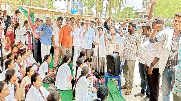 సీహెచవోలతో ప్రభుత్వం చర్చలు జరపాలి 