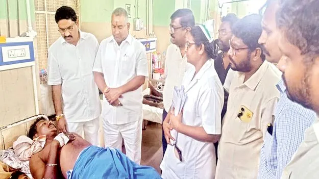 రోడ్డు ప్రమాద బాధితులకు పరామార్శ 