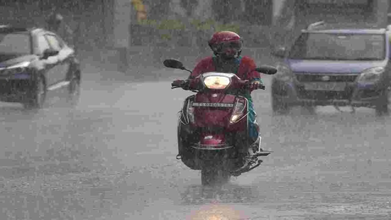 Heavy Rain:హైదరాబాద్‌లో కుండపోత వర్షం.. రోడ్లు జలమయం