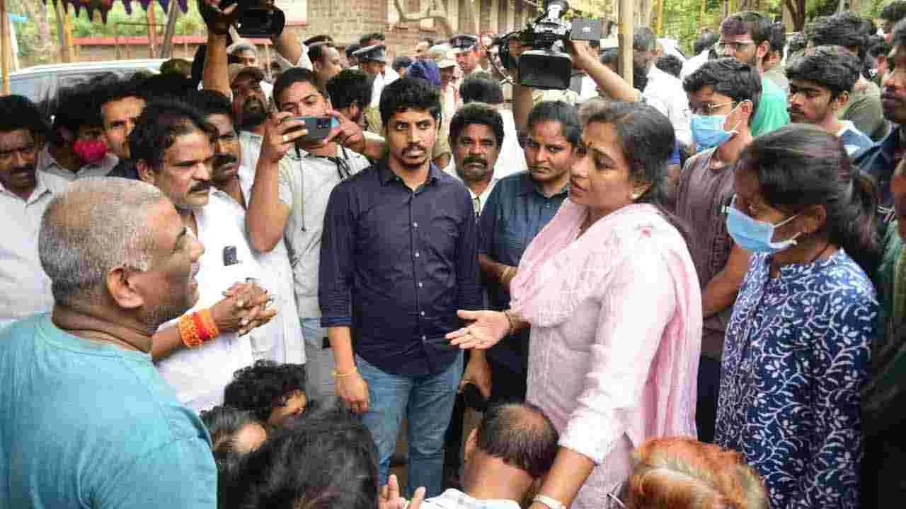 విశాఖపట్నంలో మృతుల కుటుంబాలను పరామర్శించిన హోం మంత్రి వంగలపూడి అనిత